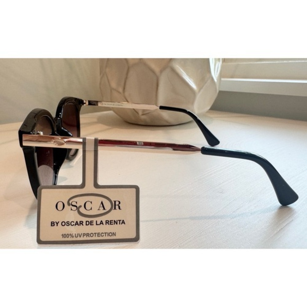 Oscar by Oscar de la Renta Womens Round Black Gold Sunglasses 100% UV Protection - Picture 2 of 3